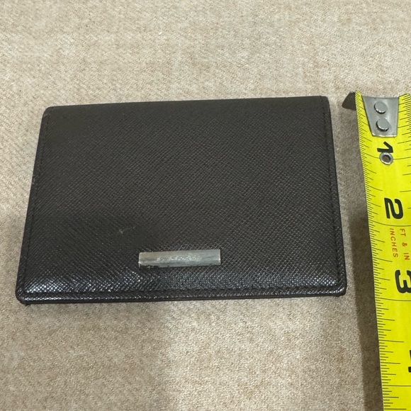BURBERRY Grayish Brown Leather Folding Card Case (Barely Used) - Picture 16 of 17
